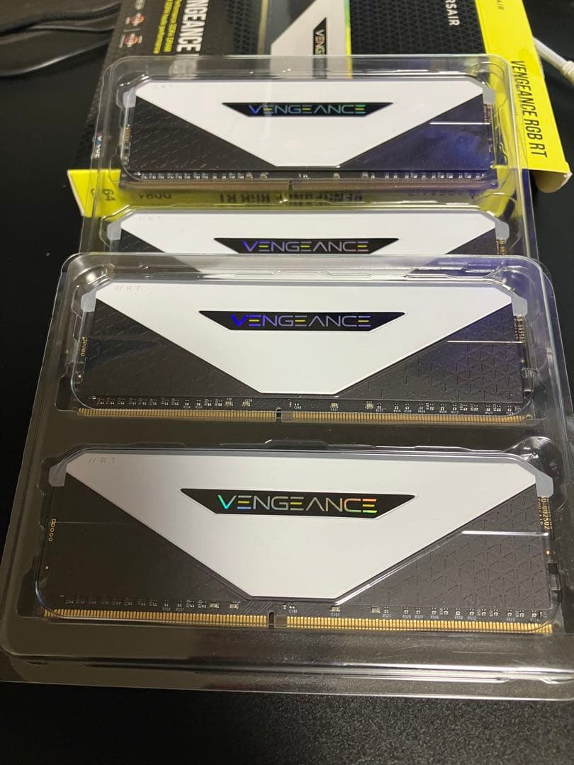 メモリー CORSAIR VENGEANCE RGB RT 64GB DDR4