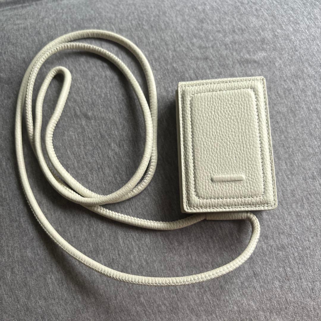 アイボリー レザー風 iPhoneケース ストラップ付き　iPhone15