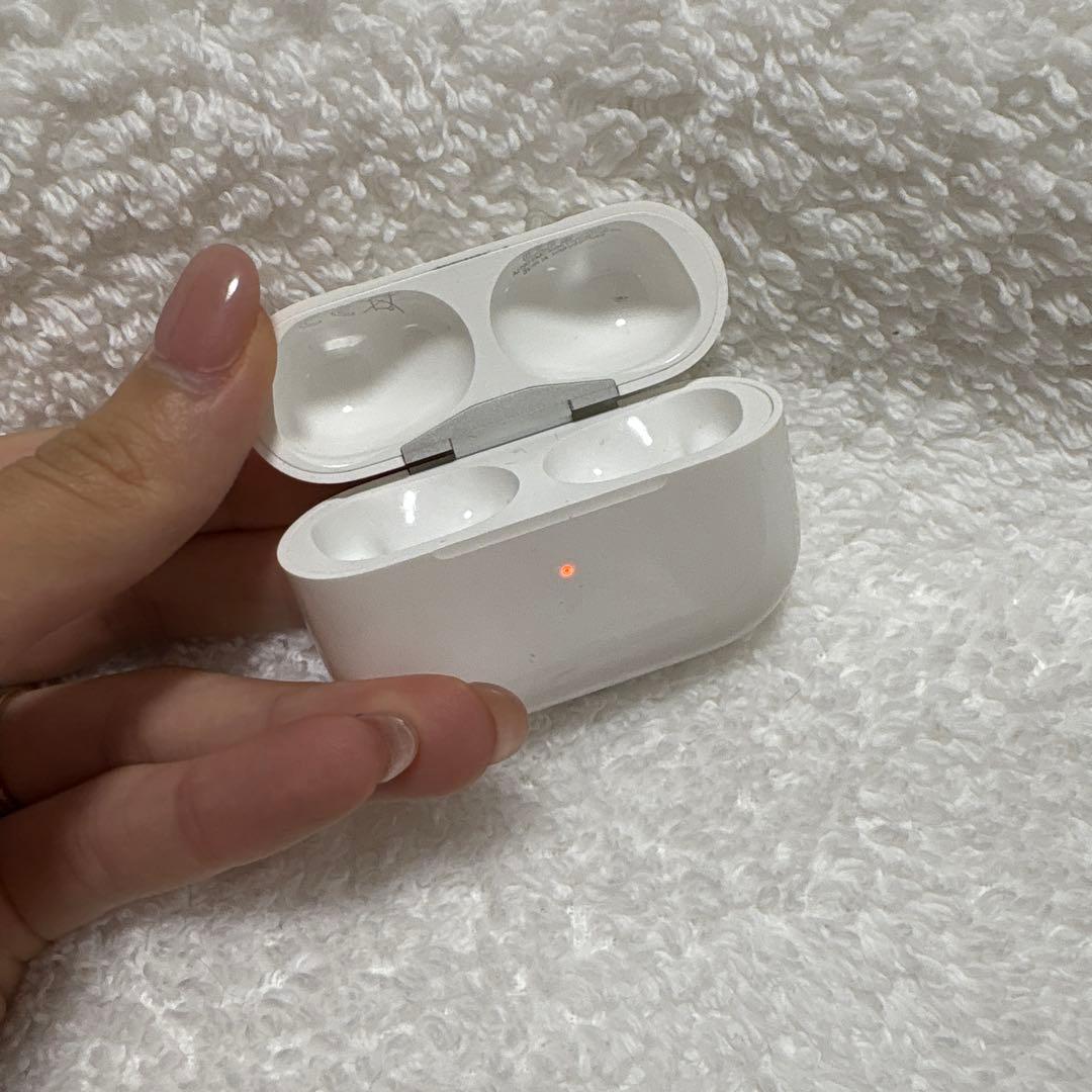 AirPodsホワイト　充電ケースのみ