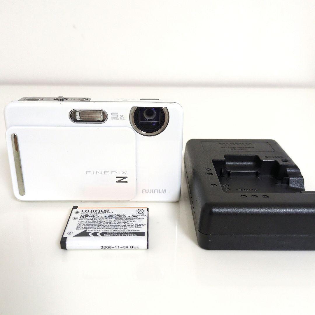 FUJIFILM FINEPIX Z300 ホワイト　デジタルカメラ充電器つき