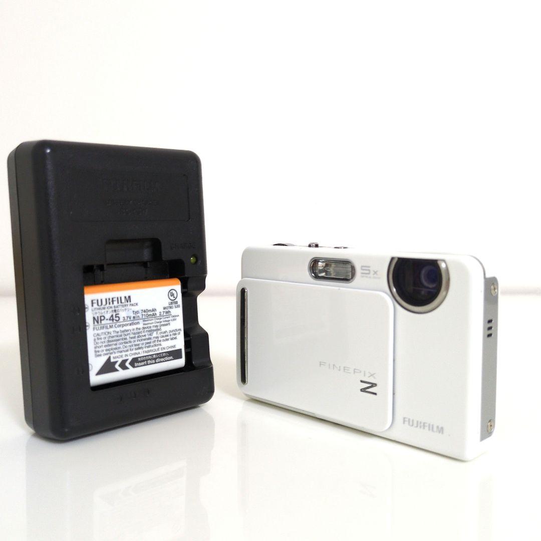 FUJIFILM FINEPIX Z300 ホワイト　デジタルカメラ充電器つき