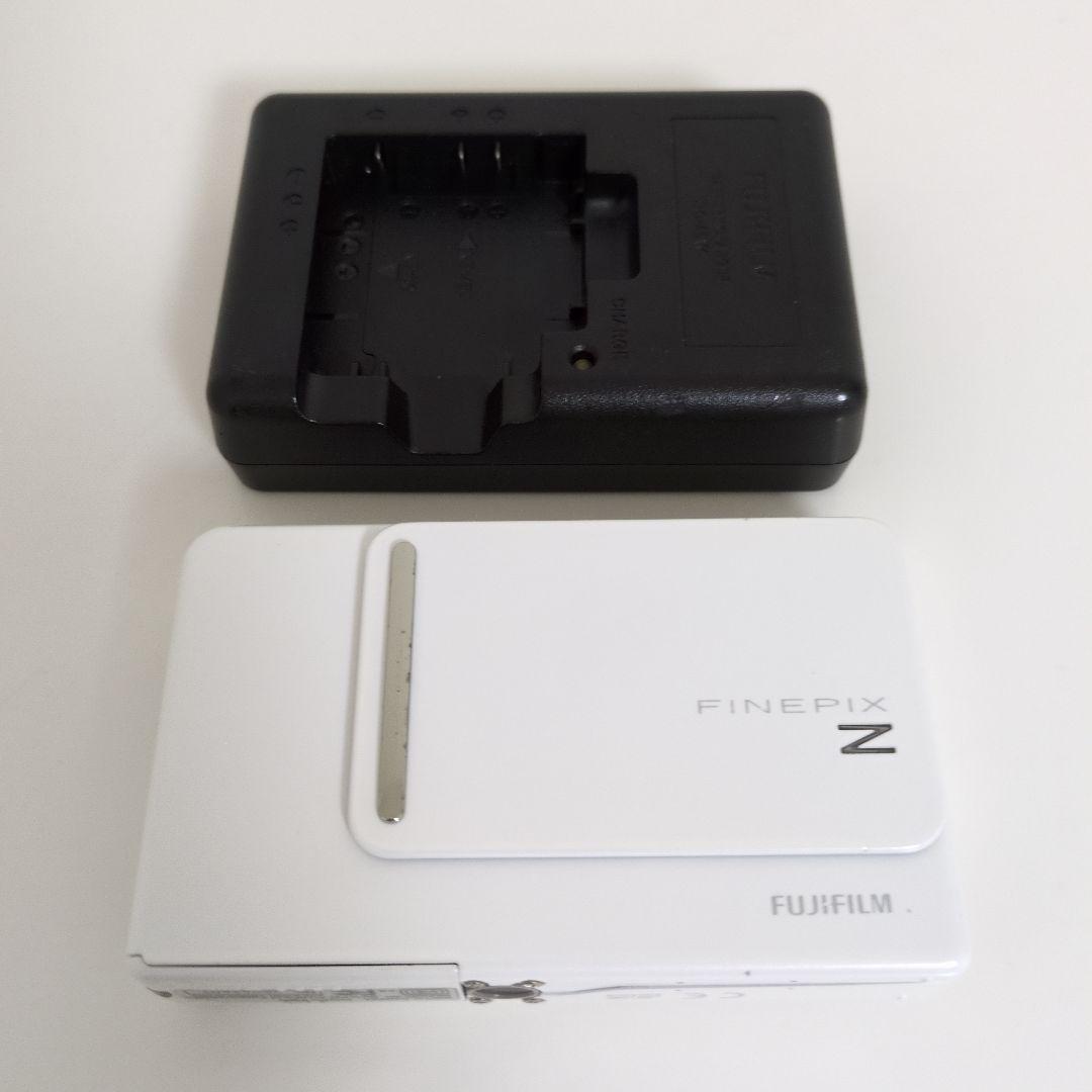 FUJIFILM FINEPIX Z300 ホワイト　デジタルカメラ充電器つき