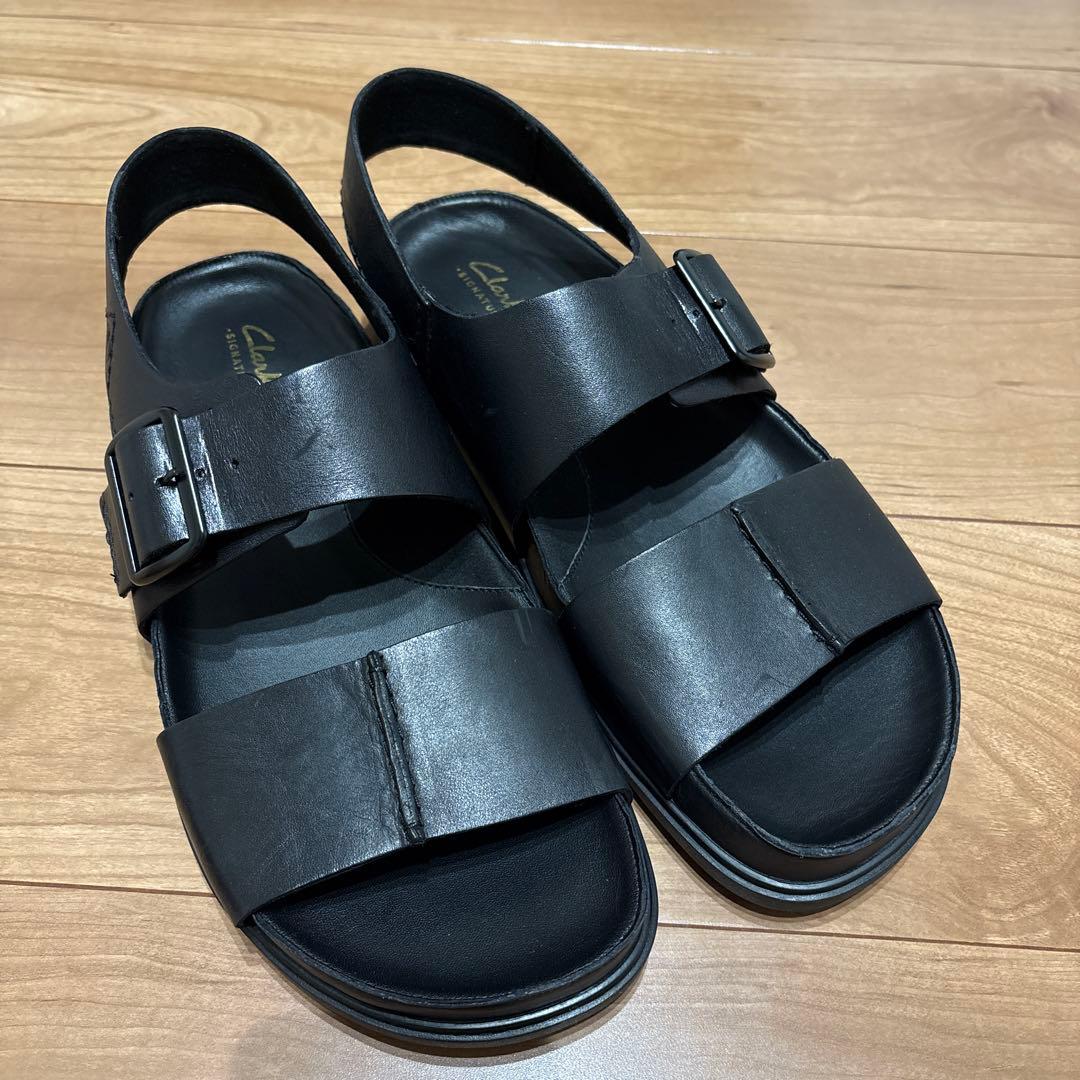 Clarks signatureブラック レザー サンダル