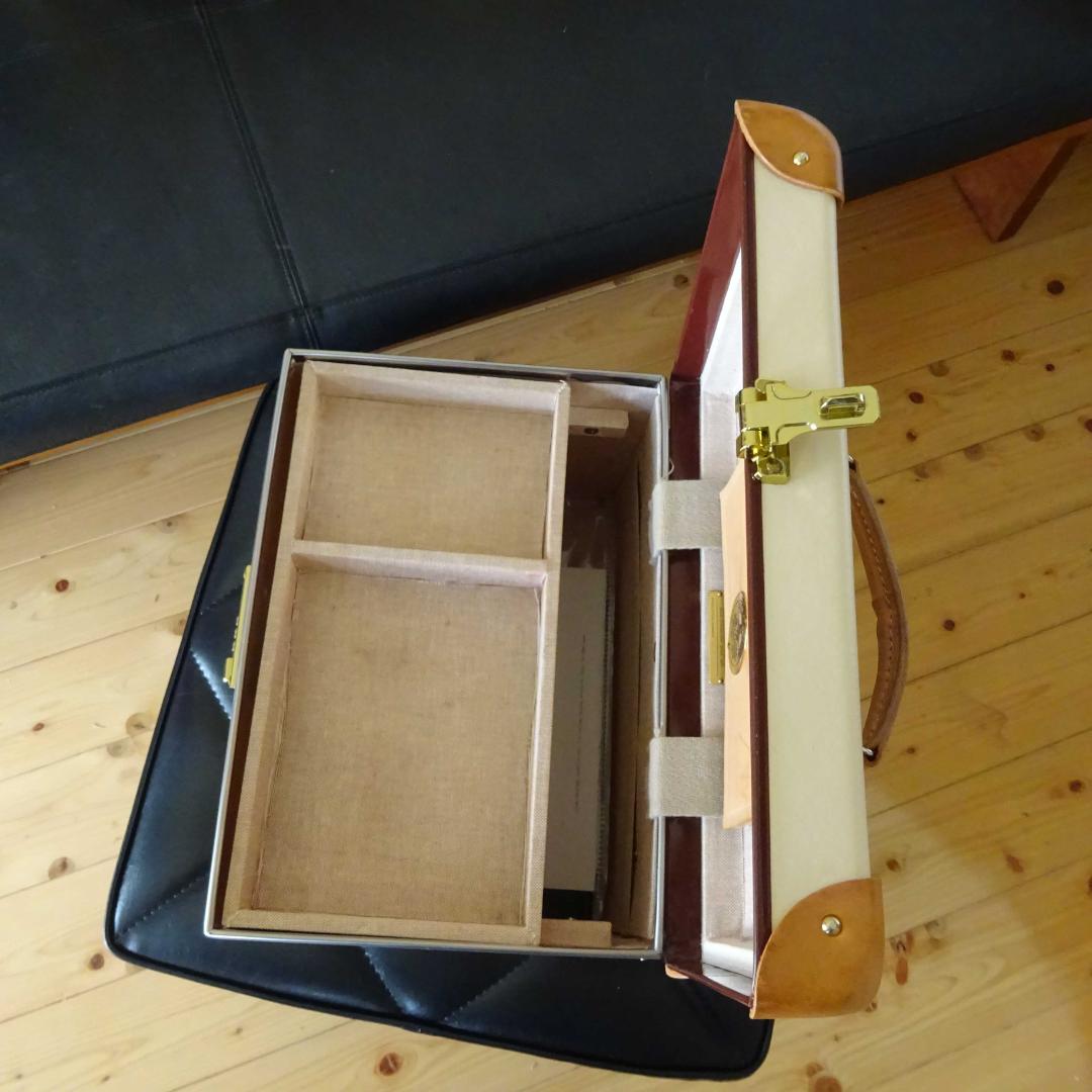 r*i様 GLOBE TROTTER グローブトロッター コスメケース13インチ