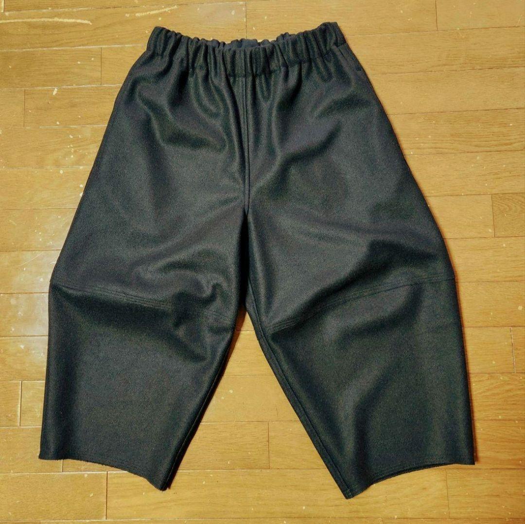 ラムネバルーンパンツ　圧縮ウール黒