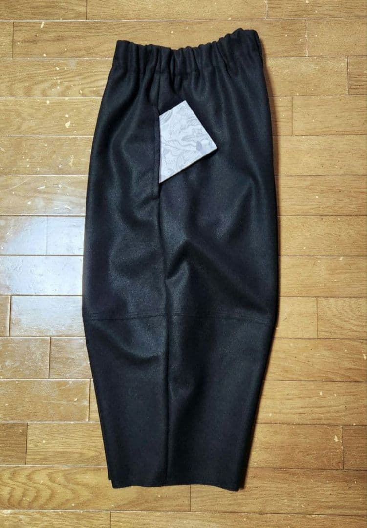 ラムネバルーンパンツ　圧縮ウール黒