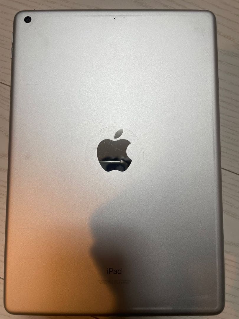 iPad本体(第９世代 64GB シルバー) スリーブケース（ネイビー）付き