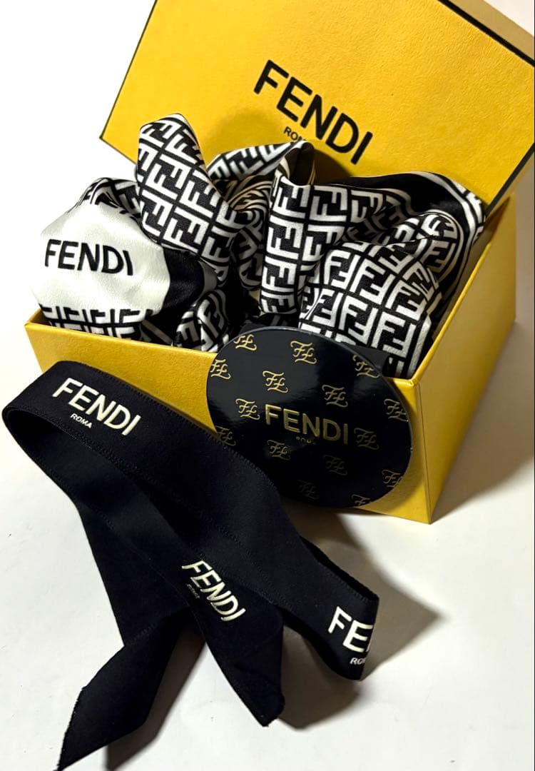 まー！FENDIフェンディ☆ズッカヘアゴムシュシュ&ギフトボックス・リボン