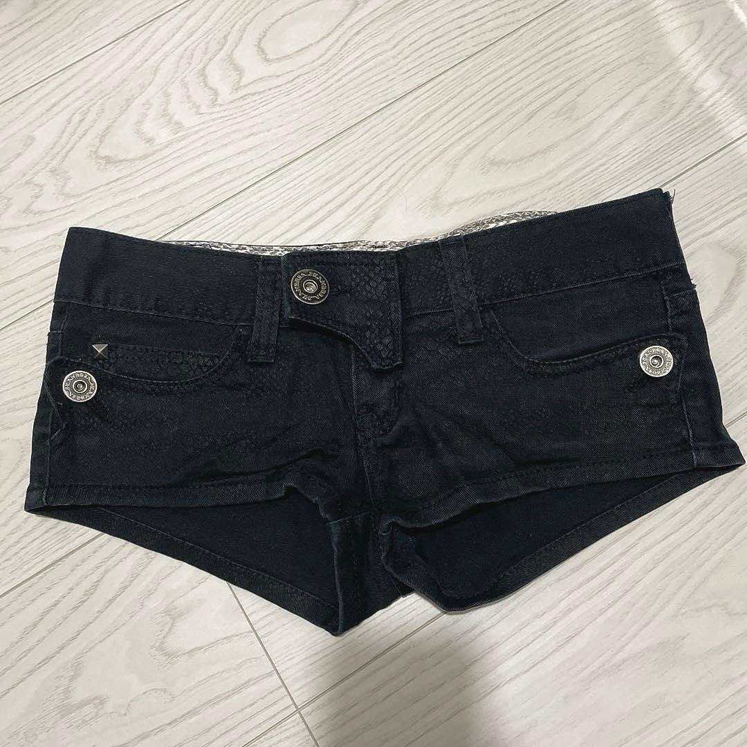 d.i.a ダイヤ　パイソン柄ショートパンツ