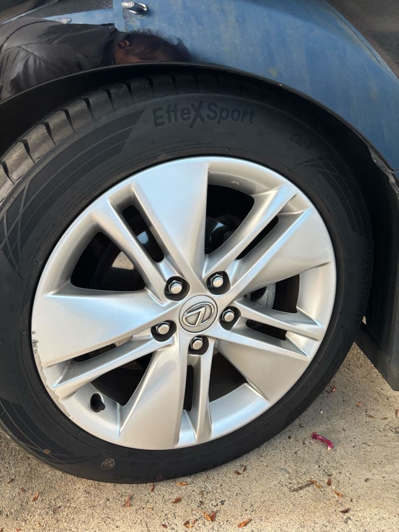 レクサスHS 純正17インチタイヤセット 発送1/25になります。