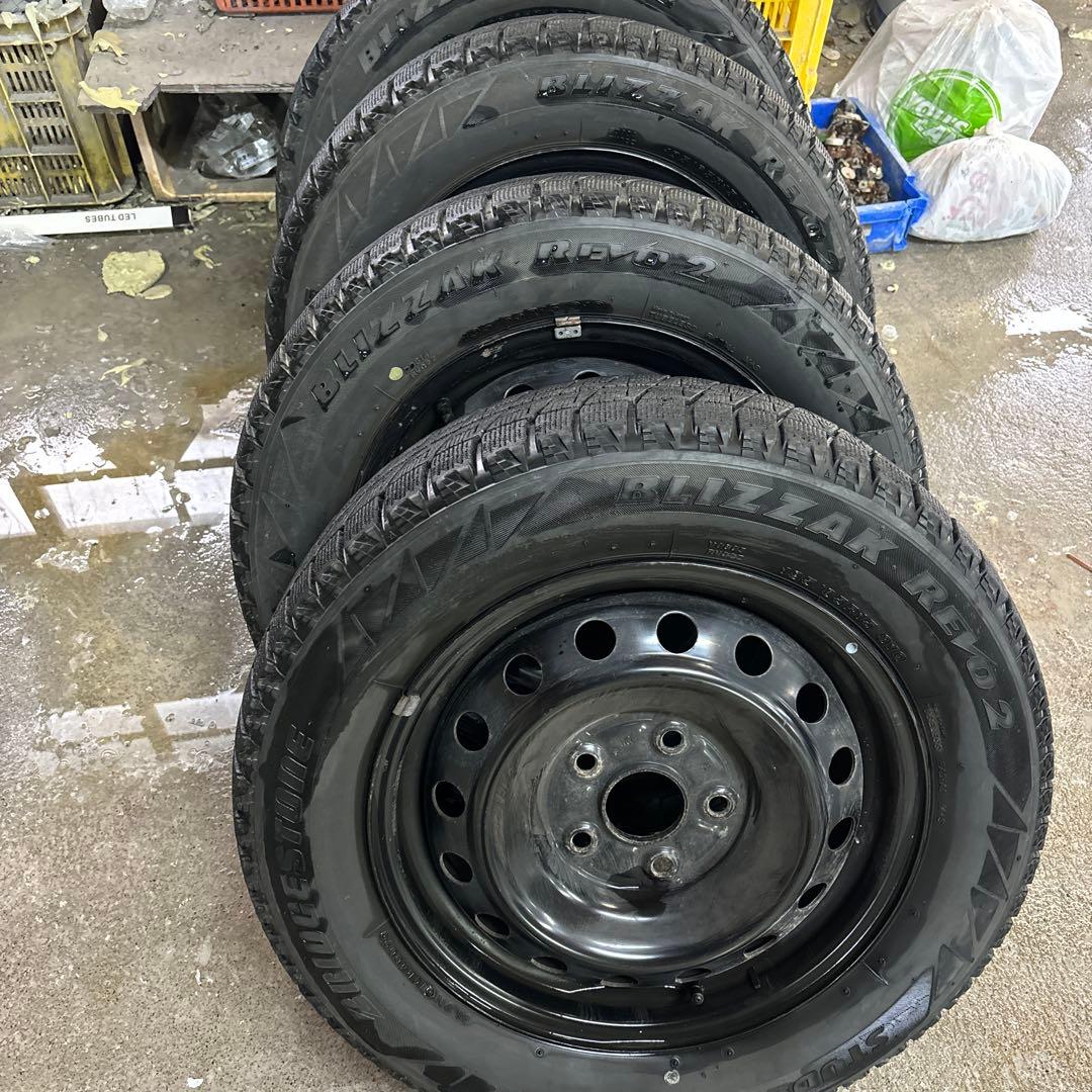 スタッドレス　15インチ　195/65/R15 鉄チンホイール　ブリヂストン