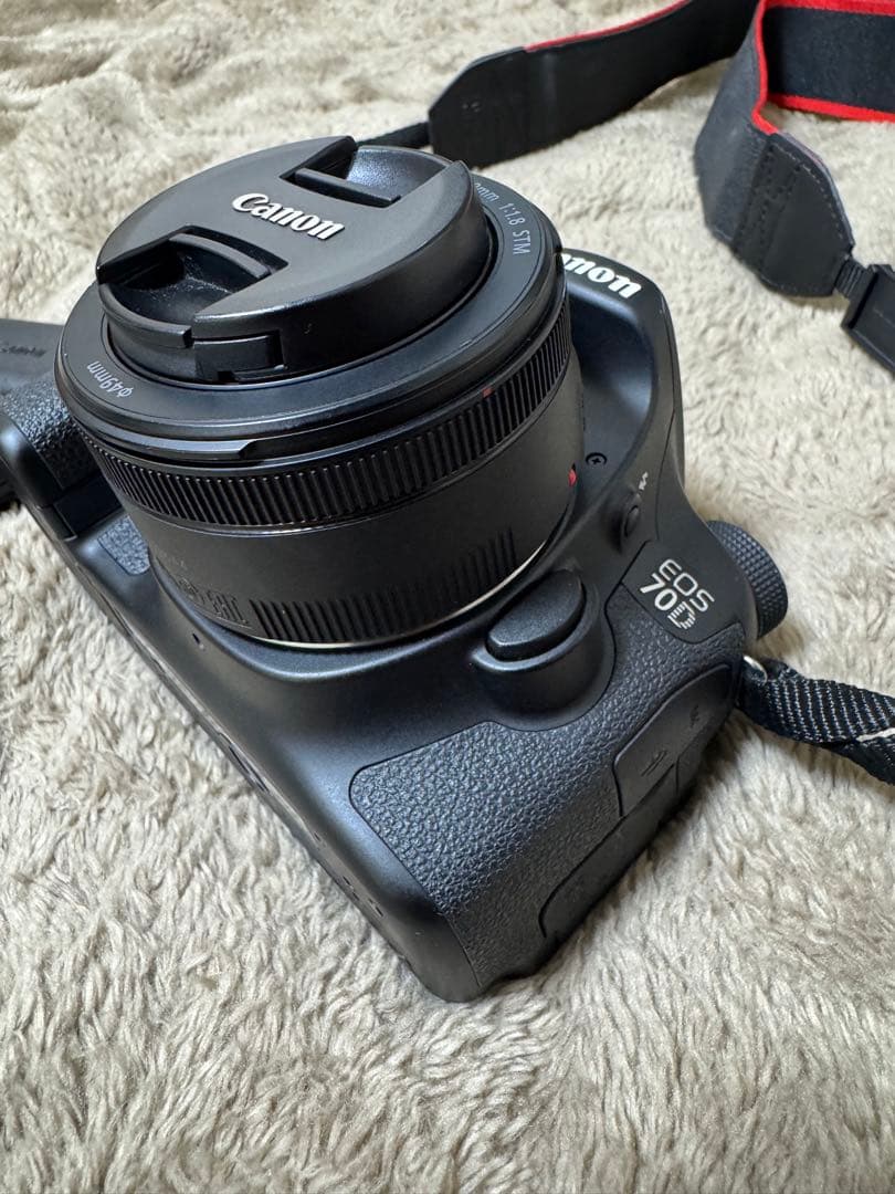 Canon EOS70D ボディ ➕ 単焦点レンズ(50mm)のセットです