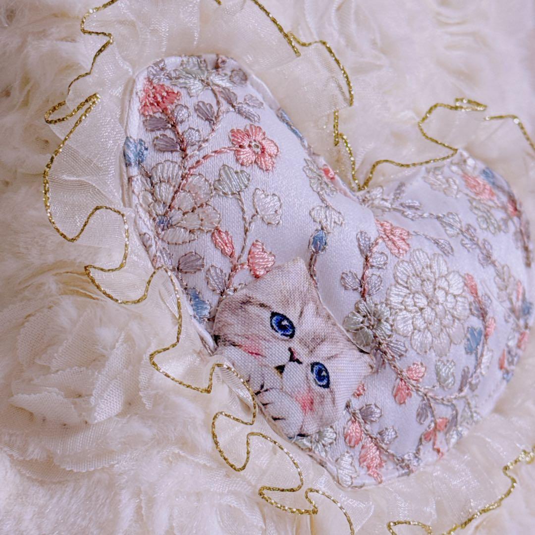 あ*き様 コヤンイサムチョン♡ミントブルーうさルミちゃんの薔薇ファーインド刺繍の