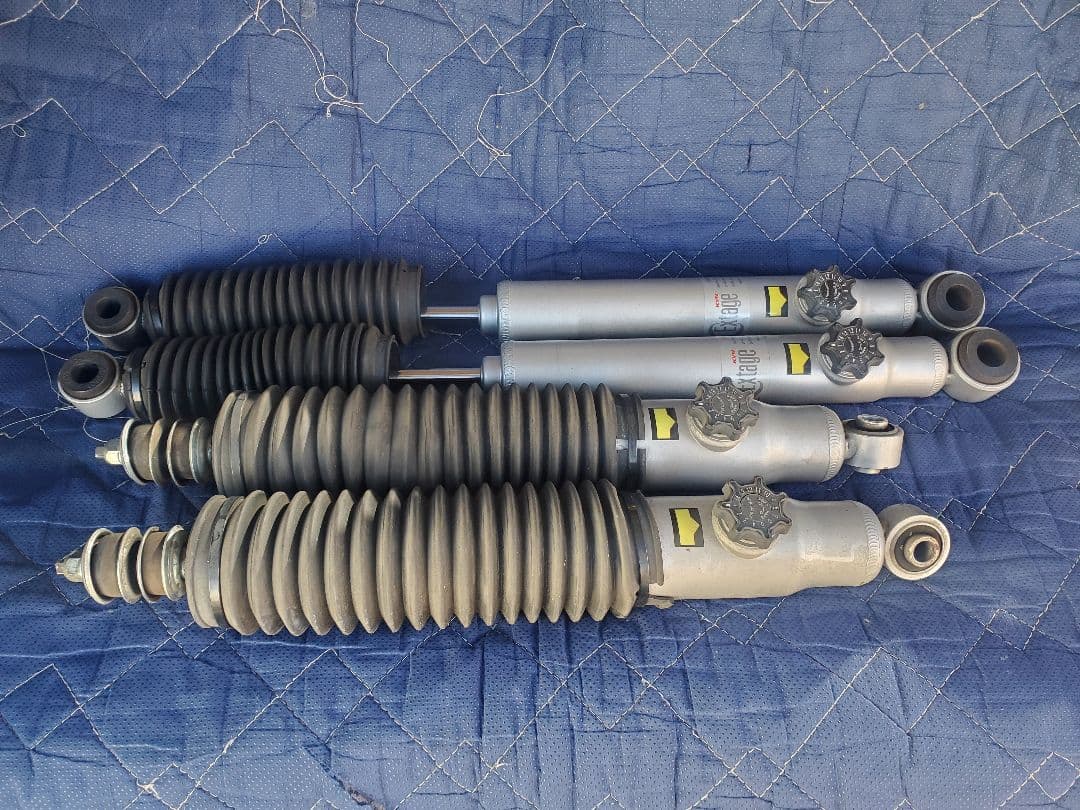 ハイエースKYBエクステージ