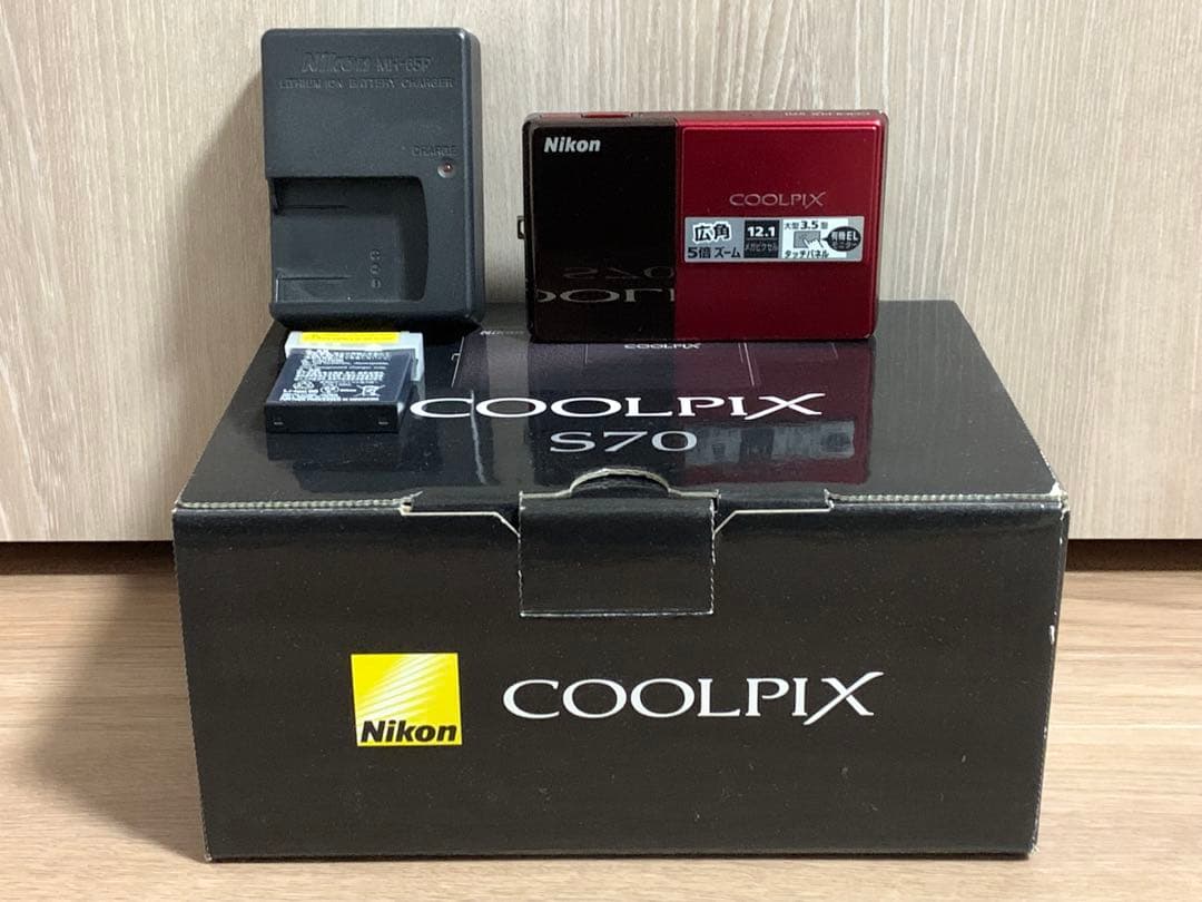 ニコン　coolpix S70 RED 極美品　クールピクス　チャージャー付き