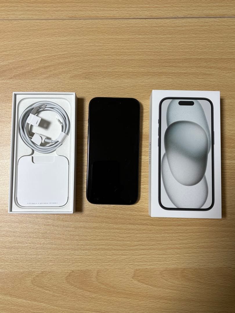 iPhone 15ブラック 本体　256GB simフリー