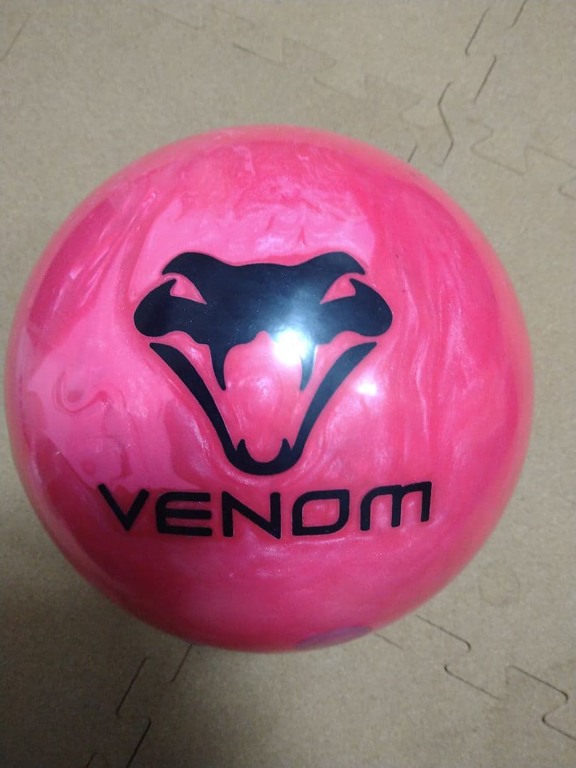 ボウリングボール14ポンド べノムピンクパール