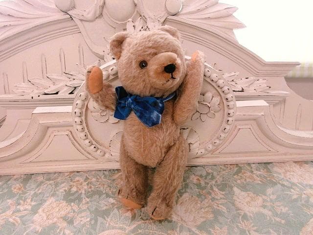 小振りの ハーマンベア　アンティーク　☆　パニエ付き　テディベア