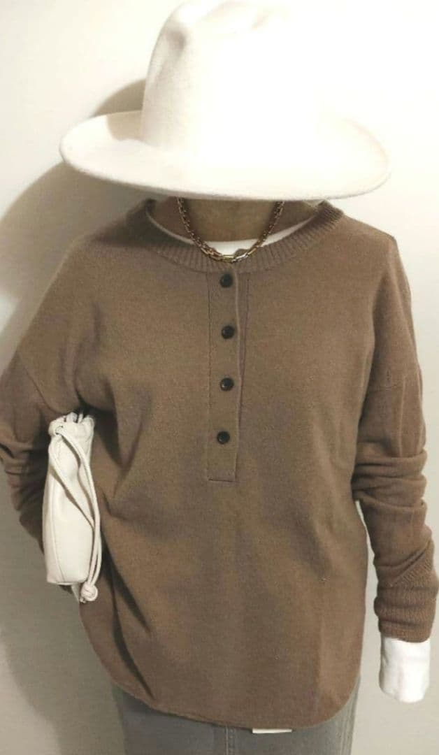 もも様C6915 黒ニット×ジップパンツコーデ