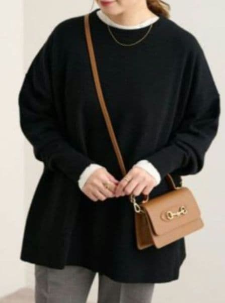 もも様C6915 黒ニット×ジップパンツコーデ