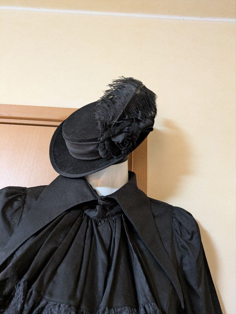 triple fortune フェザー付き黒帽子