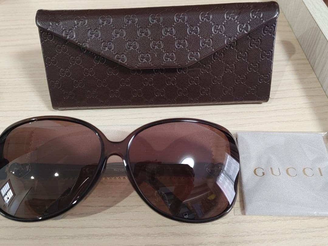 GUCCI／ケース付き