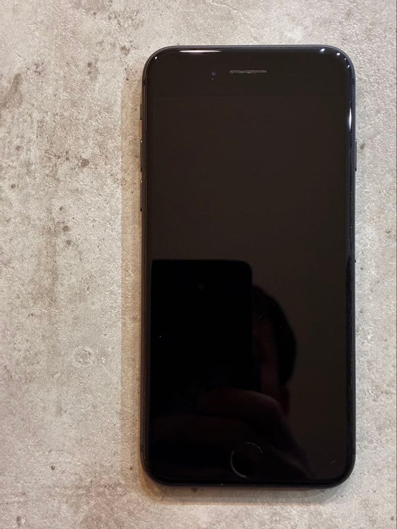 Apple iPhone 8 ブラック　本体