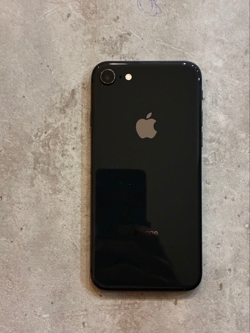 Apple iPhone 8 ブラック　本体