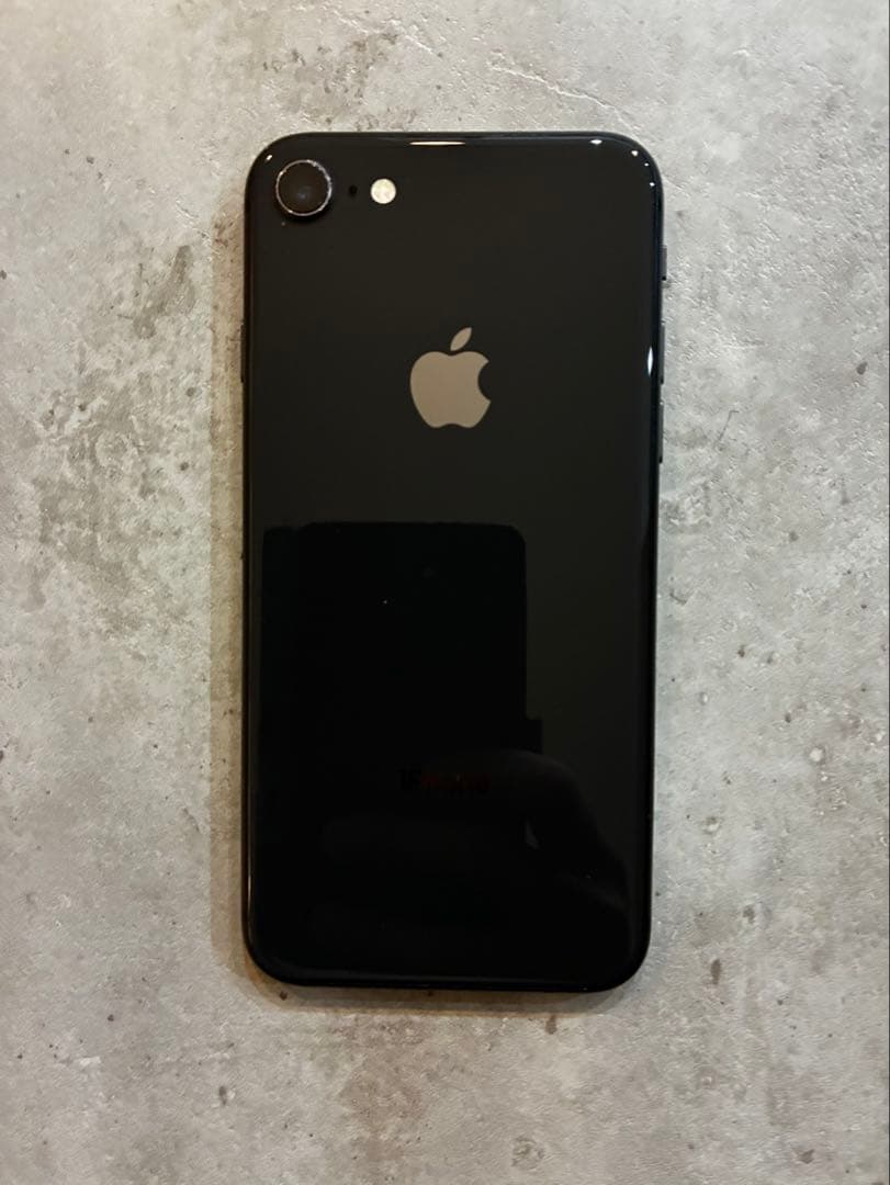 Apple iPhone 8 ブラック　本体