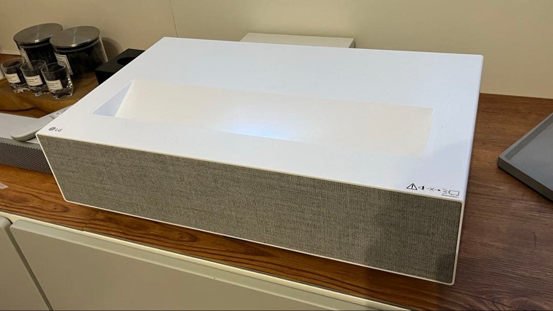 h*i様 LG 超短焦点 4K レーザー プロジェクター HU715QW 外箱付