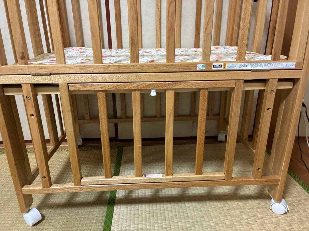 木製ベビーベッド 高さ調節可能 キャスター付き