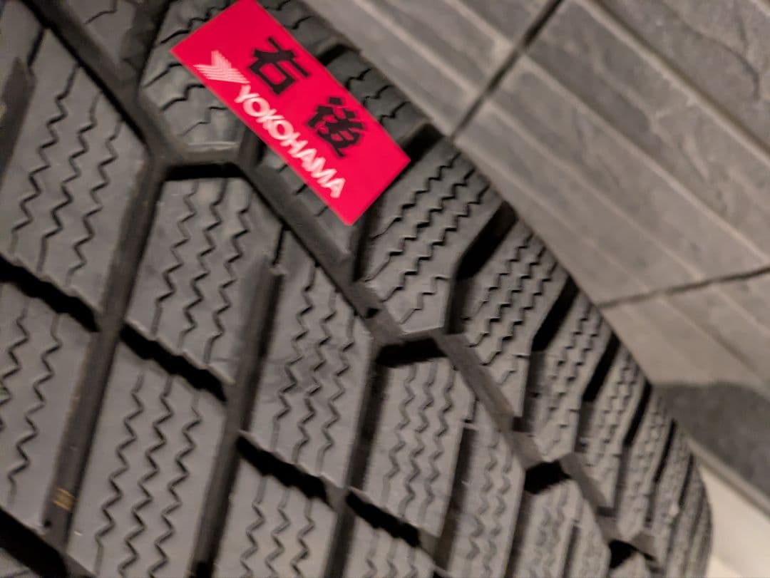 ボルボ XC60用の純正ホイールとスタッドレスタイヤ4本セット