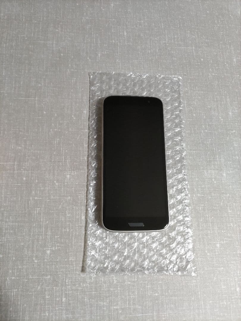 美品 らくらくスマートフォン F-53E ゴールド 新品ケース、フィルム付き