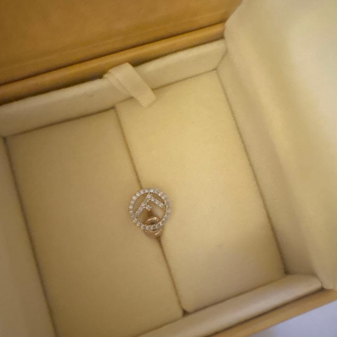 FENDI エフイズ フェンディ ピアス ゴールド 片耳