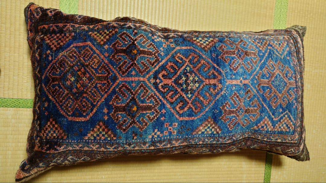 【フローレンスさん専用】アンティーク絨毯　バルーチ（袋状　クッション仕立て）