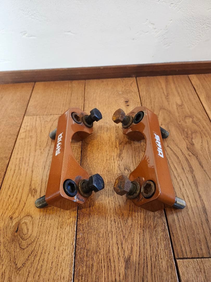 スキッドレーシング　キャンバーアダプター　フロント　18クラウン　マークX