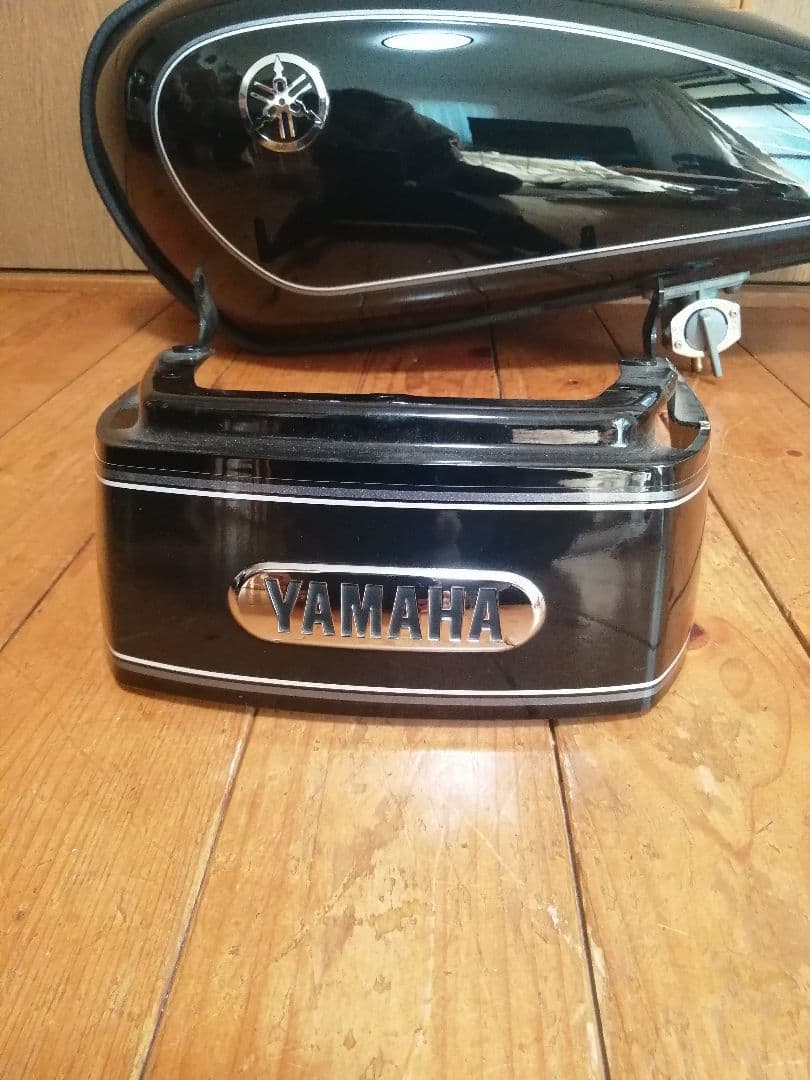 Yamaha SR400純正タンク サイドカバーシートカウルセット
