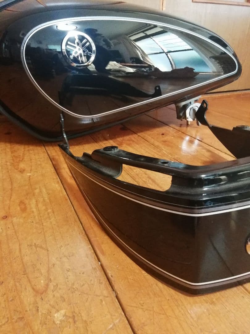 Yamaha SR400純正タンク サイドカバーシートカウルセット