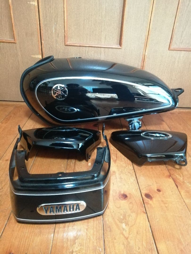 Yamaha SR400純正タンク サイドカバーシートカウルセット