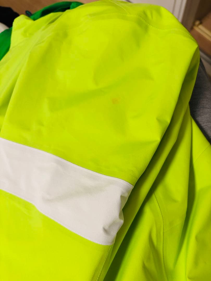 RAPHA PRO TEAM RAIN JACKET Mサイズ