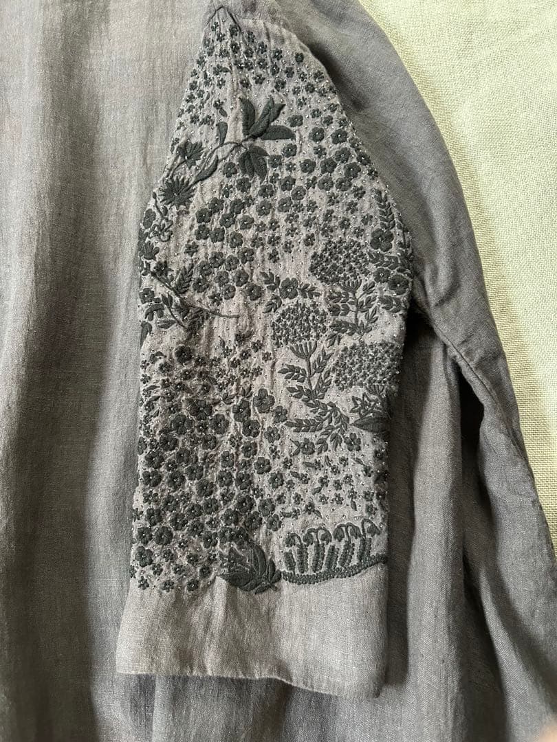 aodress_アオドレス　グレー花刺繍チュニック