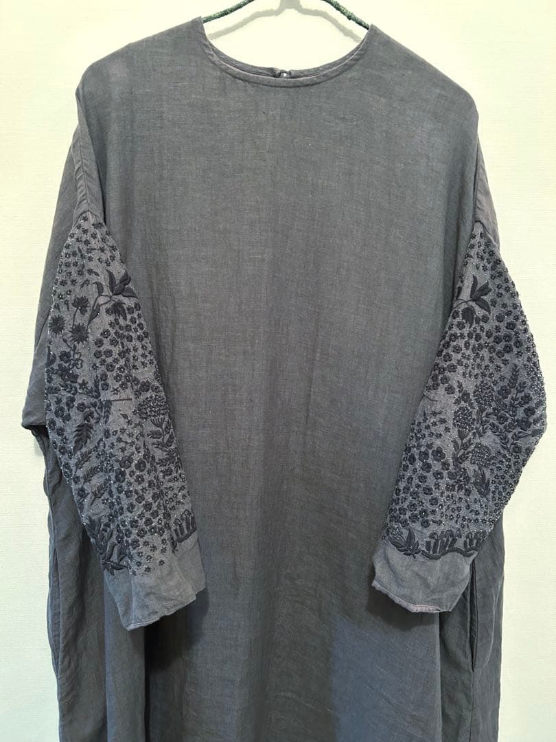 aodress_アオドレス　グレー花刺繍チュニック