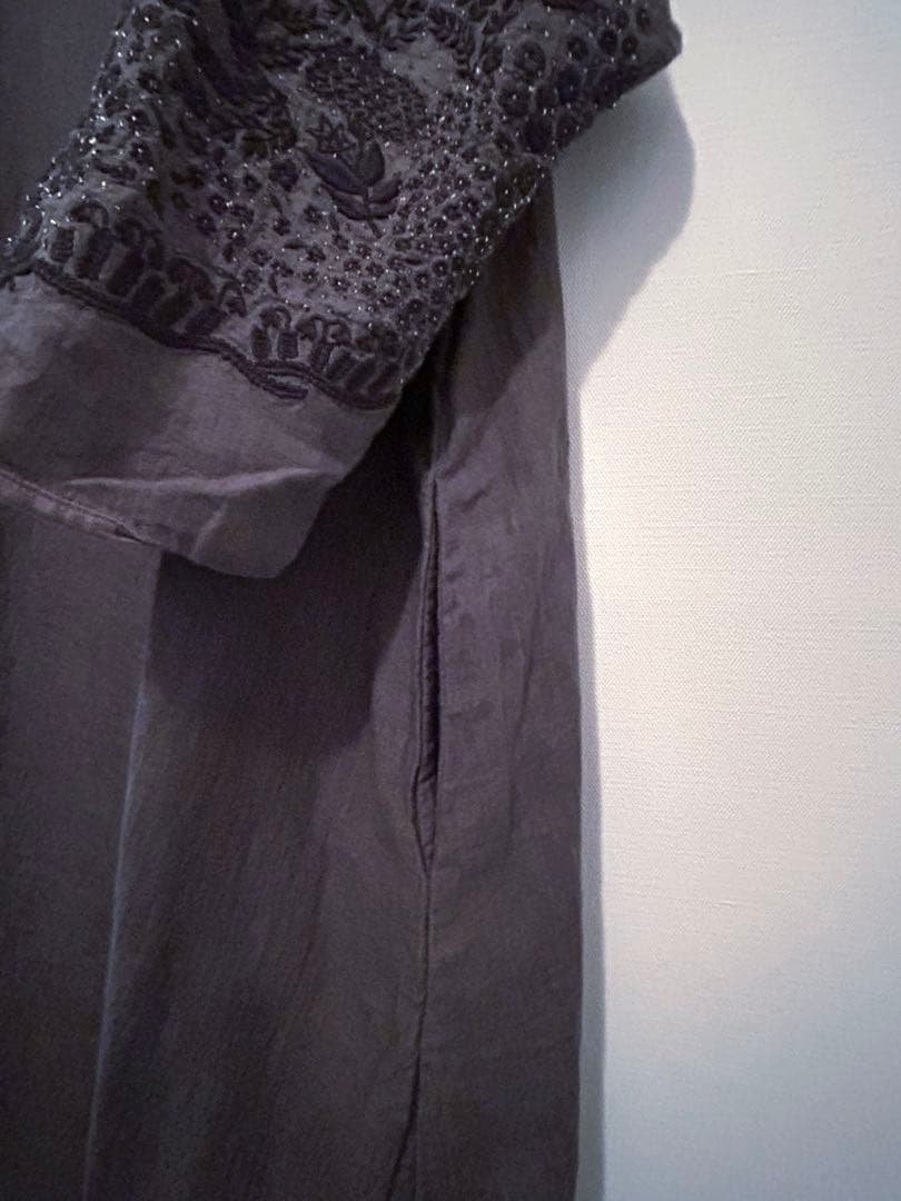 aodress_アオドレス　グレー花刺繍チュニック