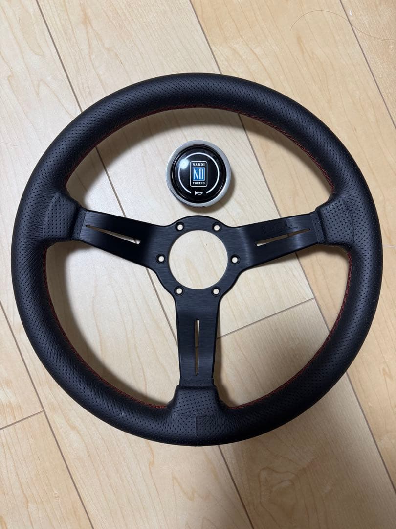 【美品】NARDI ナルディ ステアリング 330mm ブラック 赤ステッチ