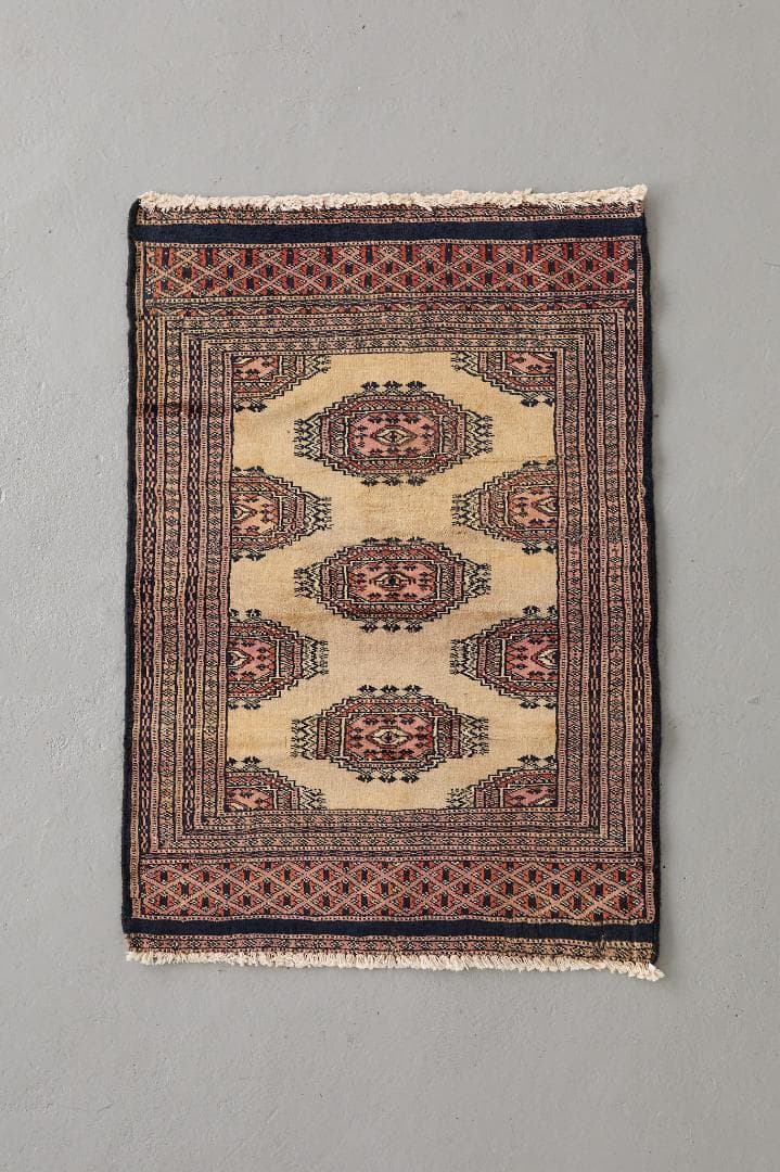 ヴィンテージラグ　トライバルラグ　パキスタン産（92×62cm）ベージュ　紺　茶