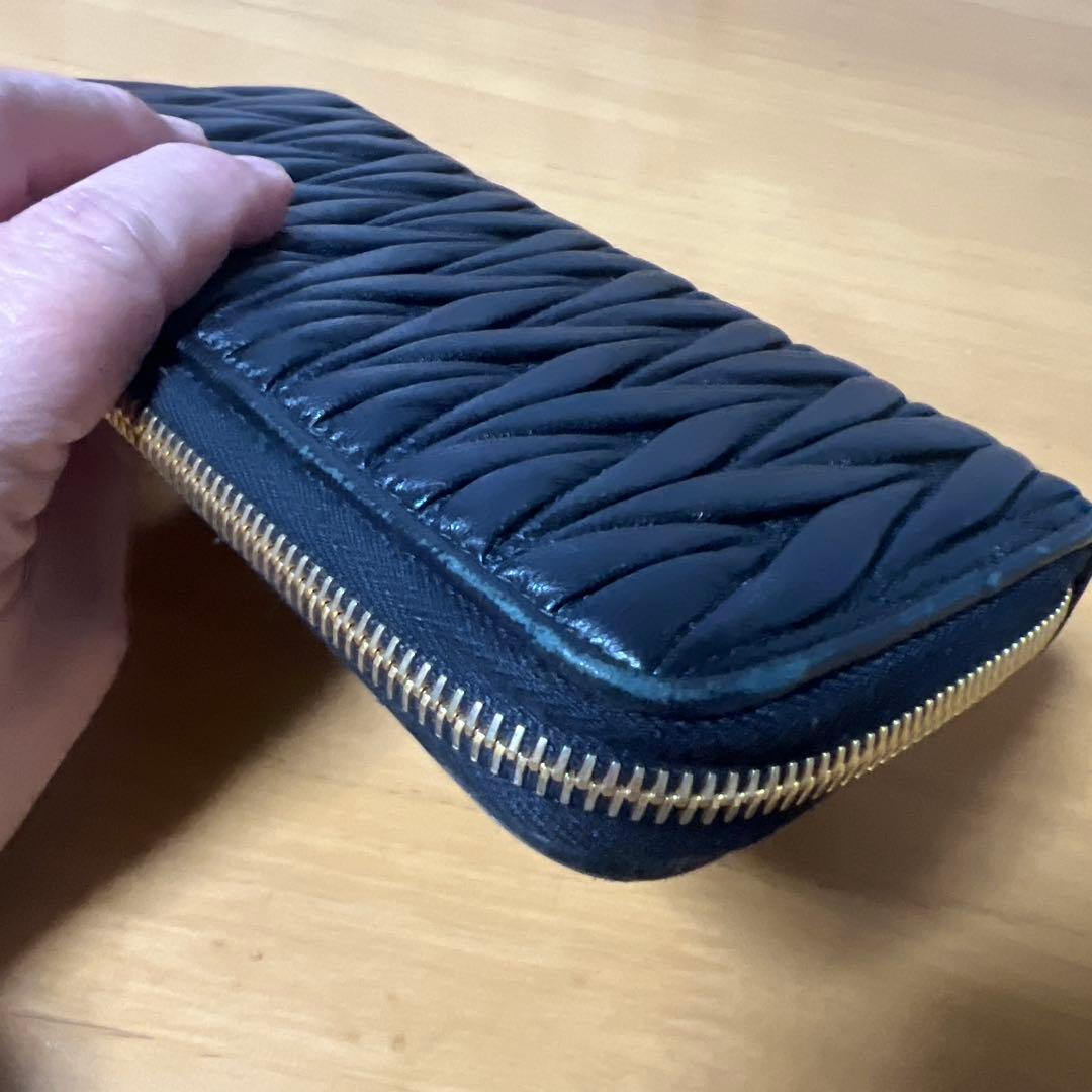 miu miu 黒 キルティング 長財布