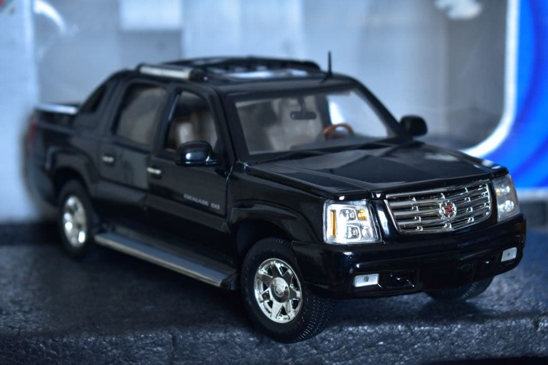 1/18 アンソン キャデラック エスカレード EXT トラック アバランチ