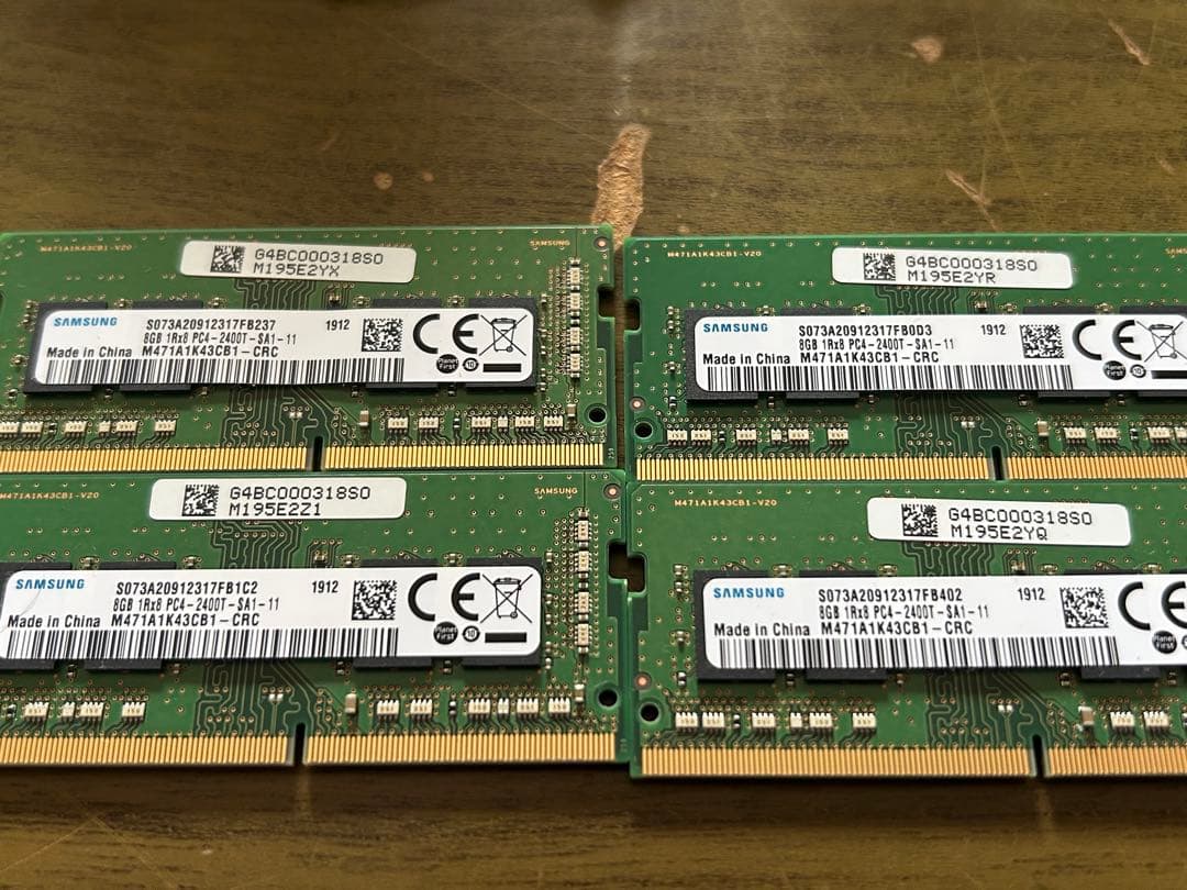 【動作品】4枚セット　Samsung 8GB DDR4 メモリ 2400T中古