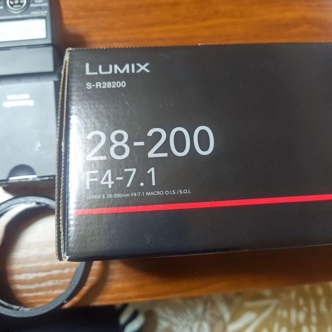 LUMIX LUMIXS5ⅱxと 28-200mmレンズ、純正ストロボ付き
