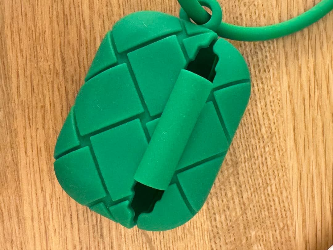 ほぼ新品極美品　ボッテガヴェネタ　Airpods Pro ケース パラキート 緑